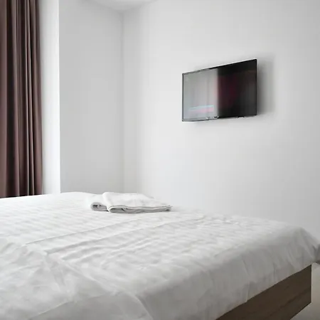 Rb Apartment- Astoria Lake Нэводари